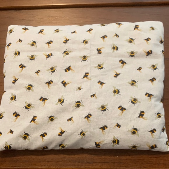 Bee Pattern Heating Pad - Picture 1 of 2